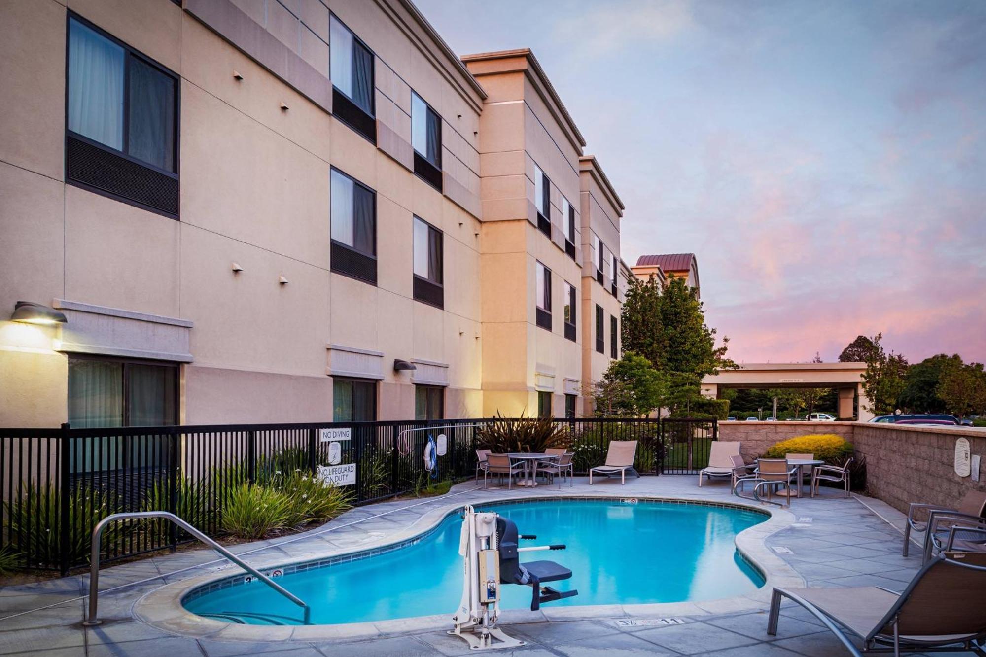 Springhill Suites By Marriott Modesto Exterior foto